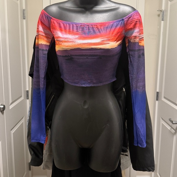 Printed Long Sleeve Mesh Printed Crop Top - Picture 5 of 5